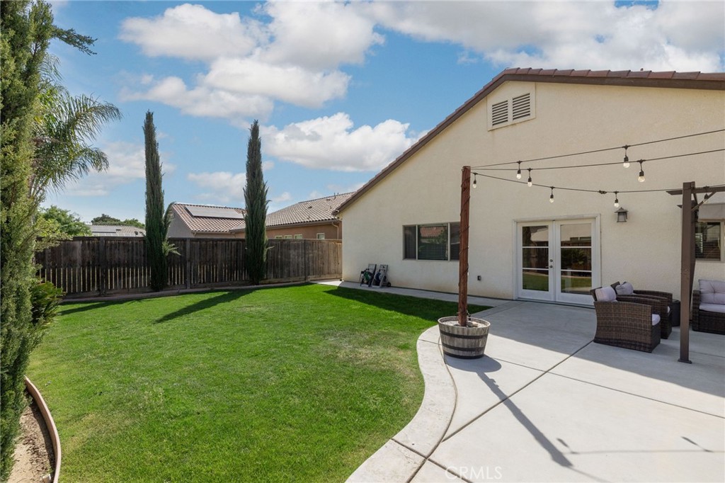 9500 Laurelwood Ct, Shafter, CA 93263