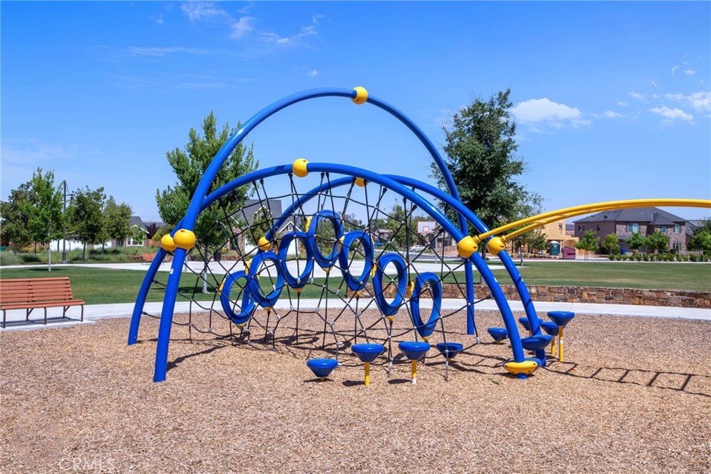 9500 Laurelwood Ct, Shafter, CA 93263