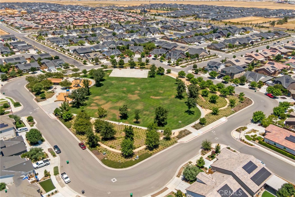 9500 Laurelwood Ct, Shafter, CA 93263