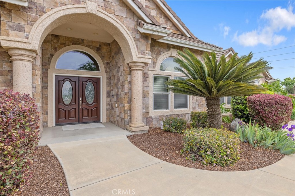 1928 S Shirk, Visalia, CA 93277