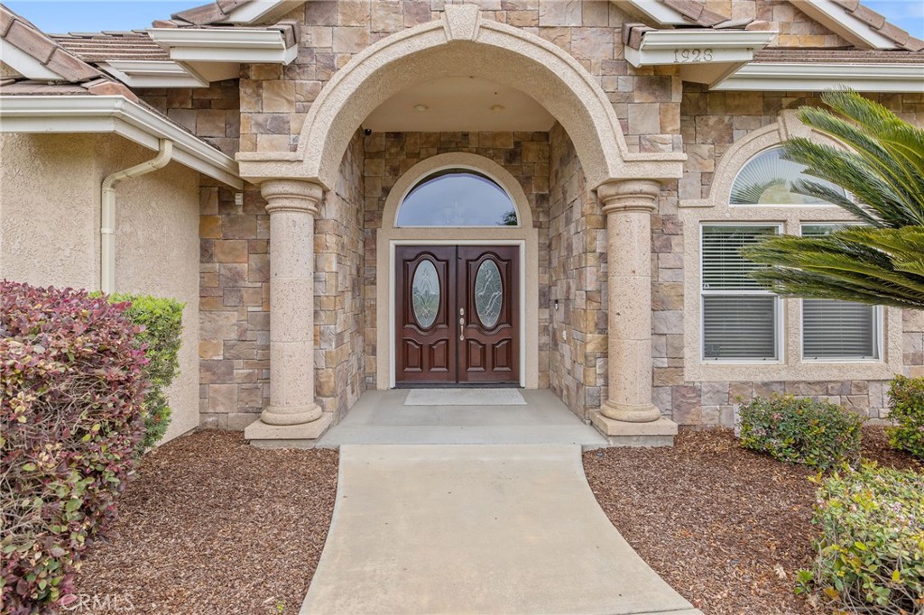 1928 S Shirk, Visalia, CA 93277