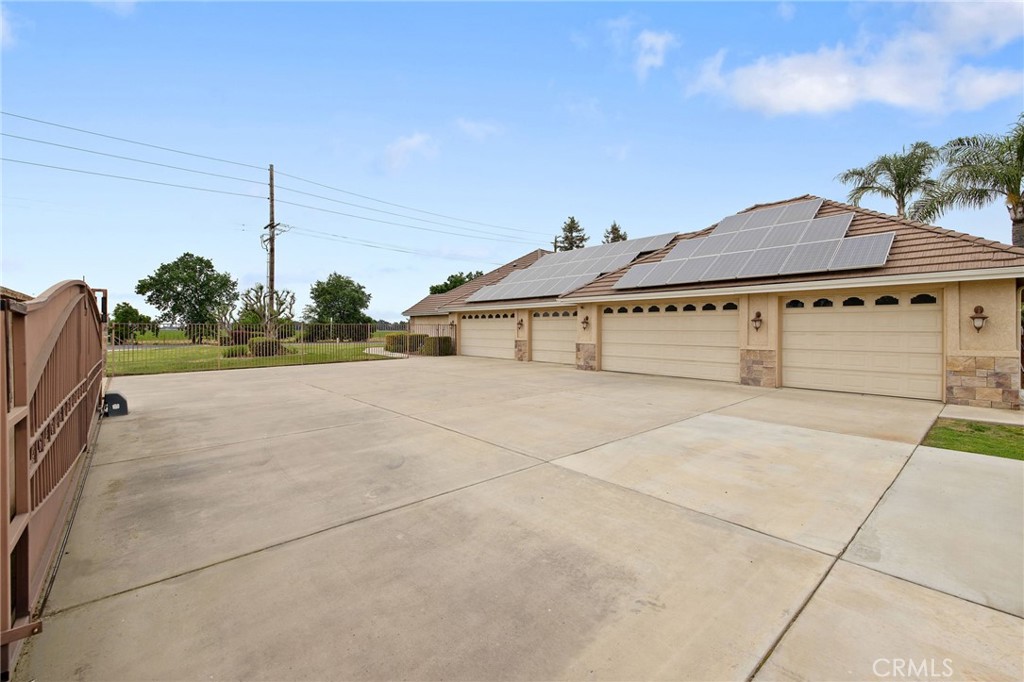 1928 S Shirk, Visalia, CA 93277