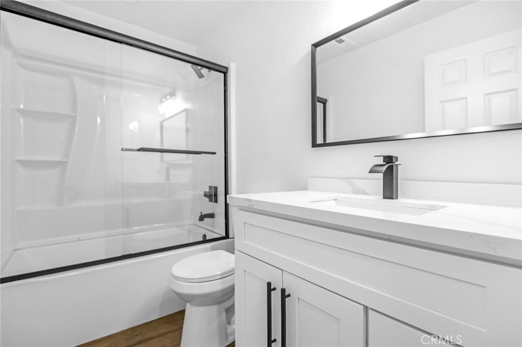 1644 N Tipton, Visalia, CA 93292