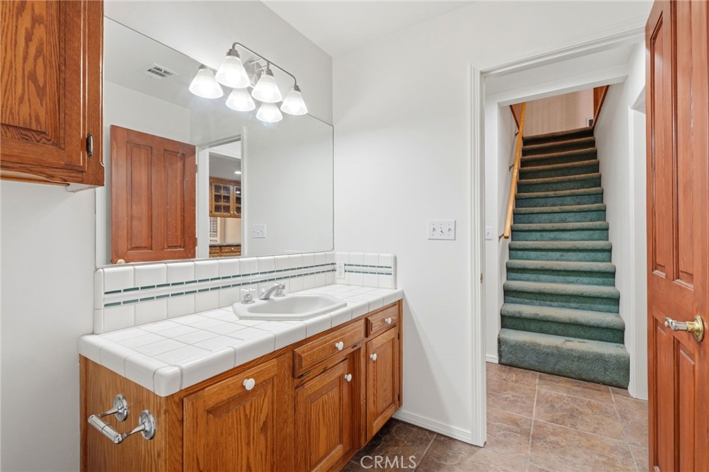 412 N Kanai, Porterville, CA 93257