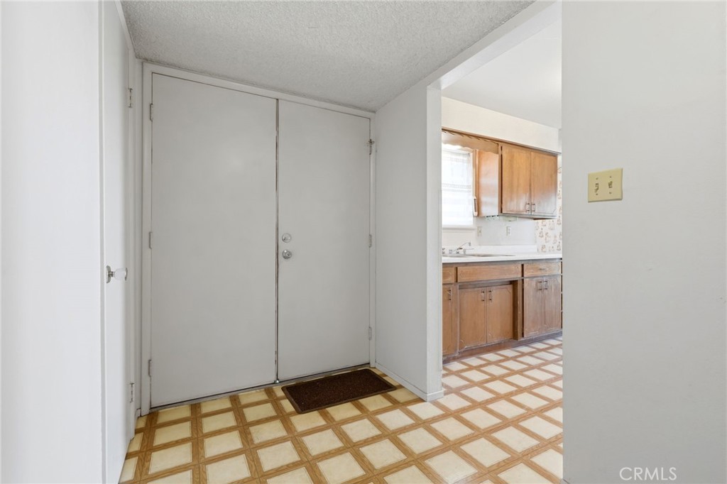 3345 W Laurel, Visalia, CA 93277