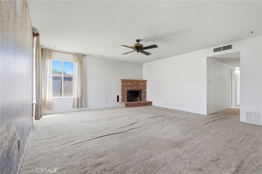 3345 W Laurel, Visalia, CA 93277