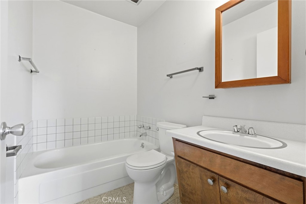 3345 W Laurel, Visalia, CA 93277