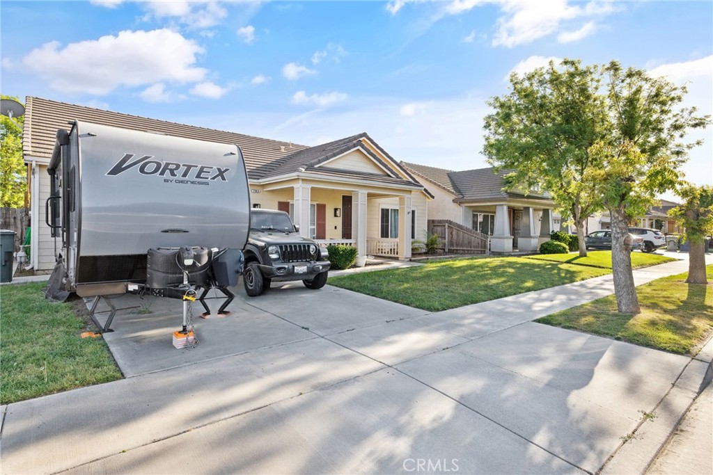 1963 W Merritt, Hanford, CA 93230