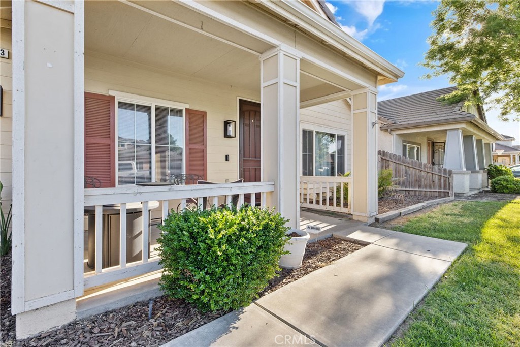 1963 W Merritt, Hanford, CA 93230