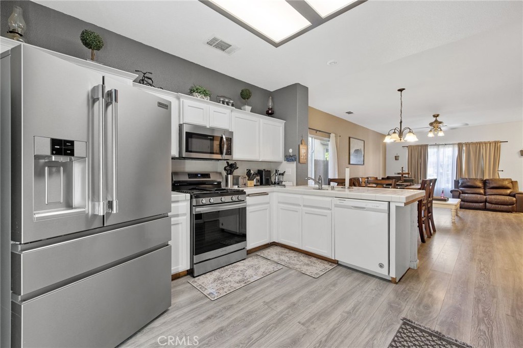 1963 W Merritt, Hanford, CA 93230