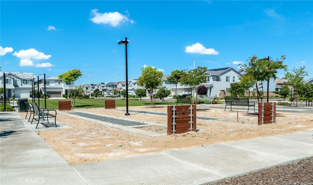 3049 N Dudley, Visalia, CA 93291