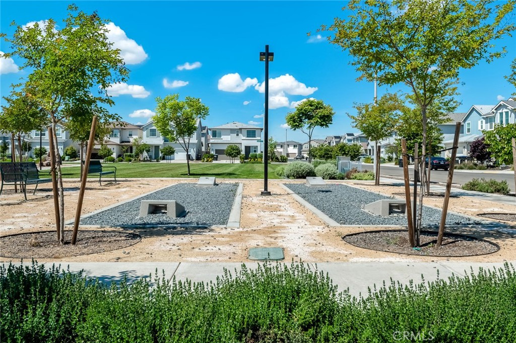 3049 N Dudley, Visalia, CA 93291