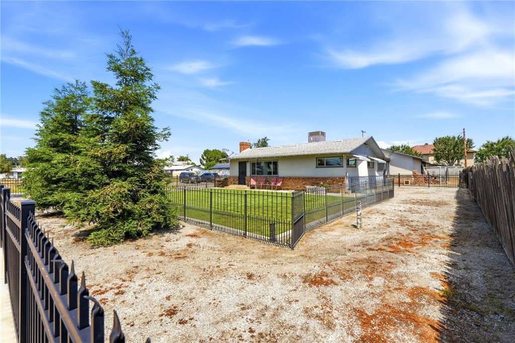 4007 W Myrtle Ave, Visalia, CA 93277