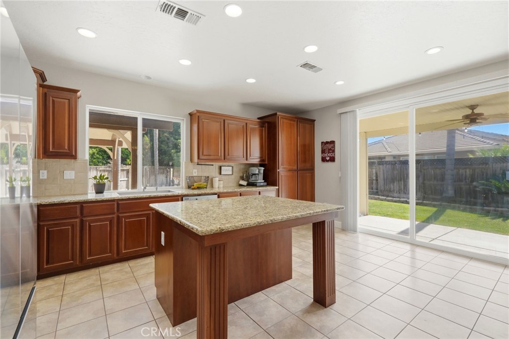 295 Johnson Ct, Tulare, CA 93274