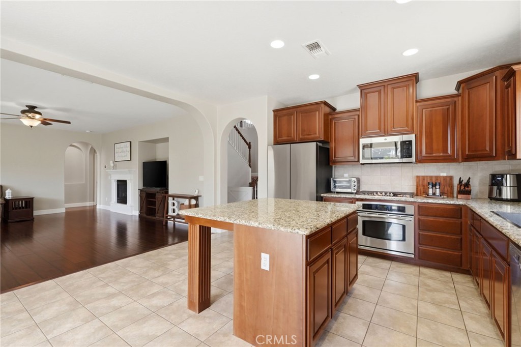 295 Johnson Ct, Tulare, CA 93274