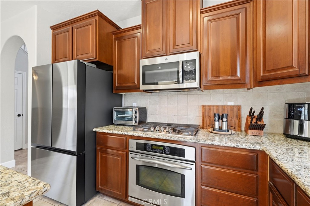 295 Johnson Ct, Tulare, CA 93274