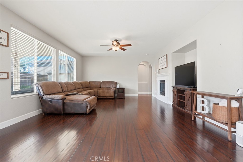 295 Johnson Ct, Tulare, CA 93274