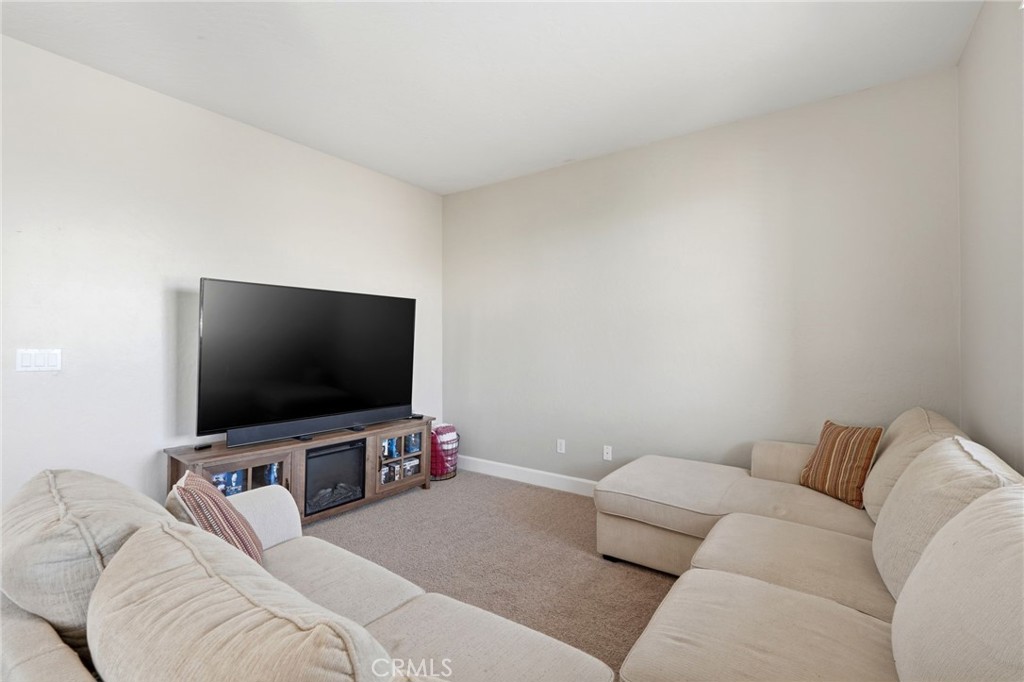 295 Johnson Ct, Tulare, CA 93274