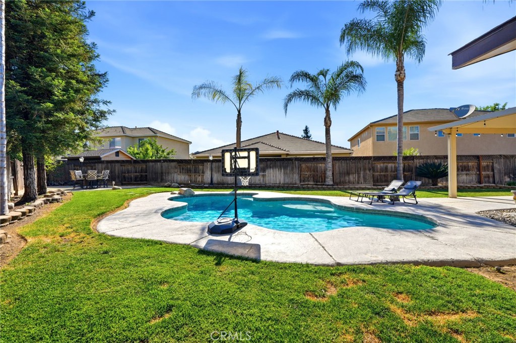 295 Johnson Ct, Tulare, CA 93274