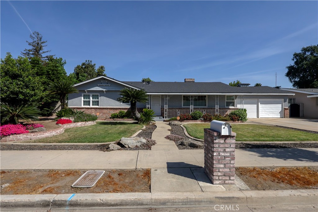 494 E Merritt Ave, Tulare, CA 93274