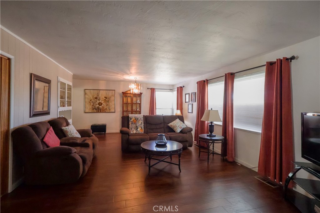 494 E Merritt Ave, Tulare, CA 93274