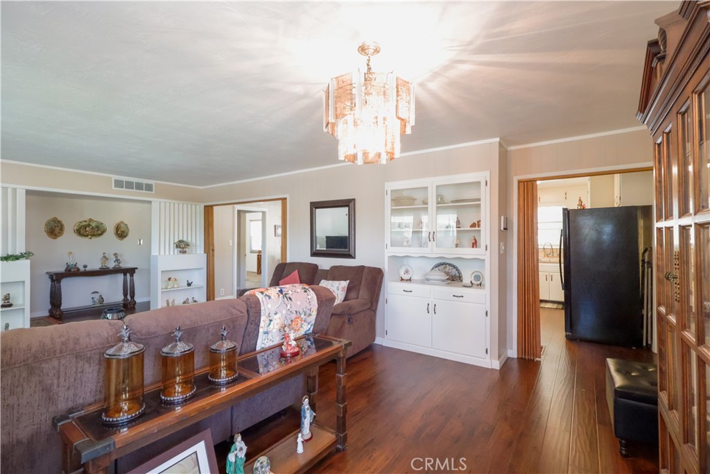 494 E Merritt Ave, Tulare, CA 93274