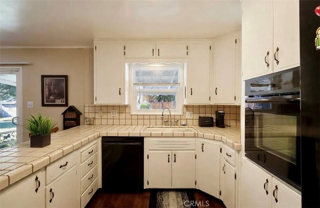 494 E Merritt Ave, Tulare, CA 93274