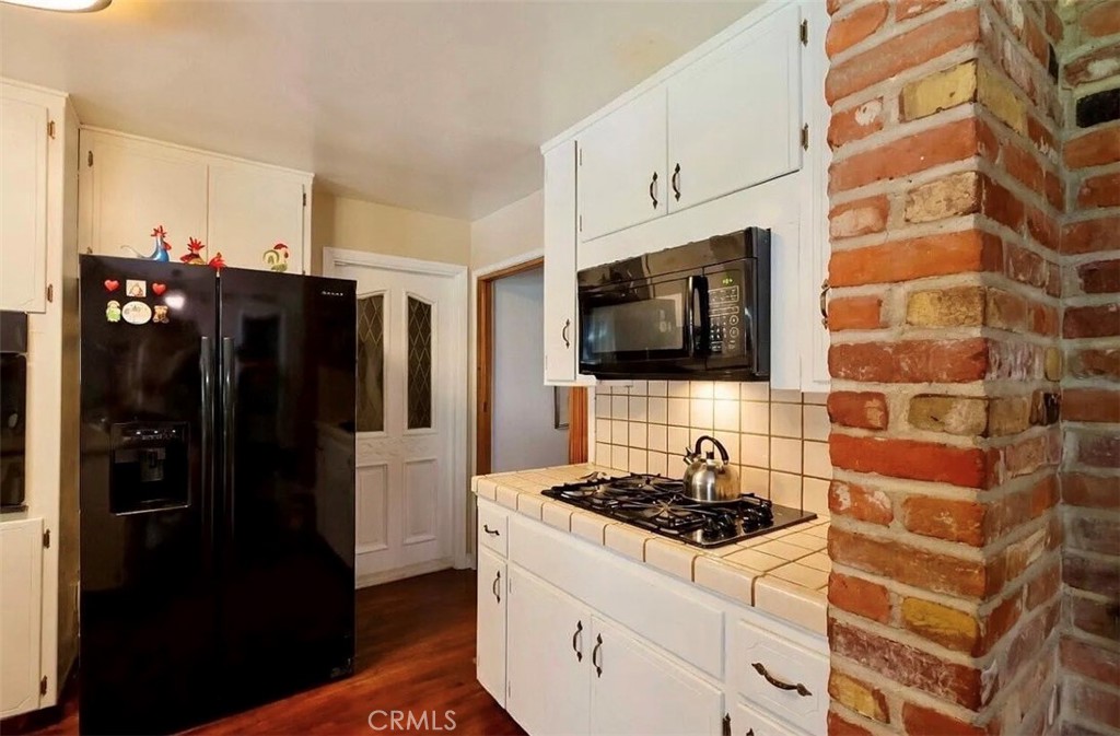 494 E Merritt Ave, Tulare, CA 93274