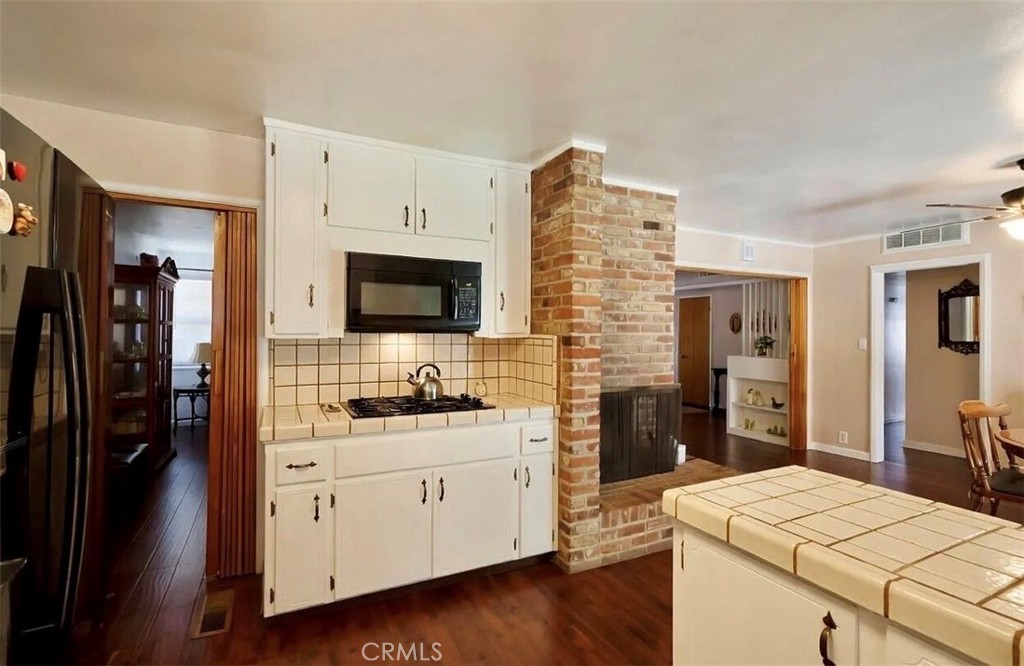 494 E Merritt Ave, Tulare, CA 93274