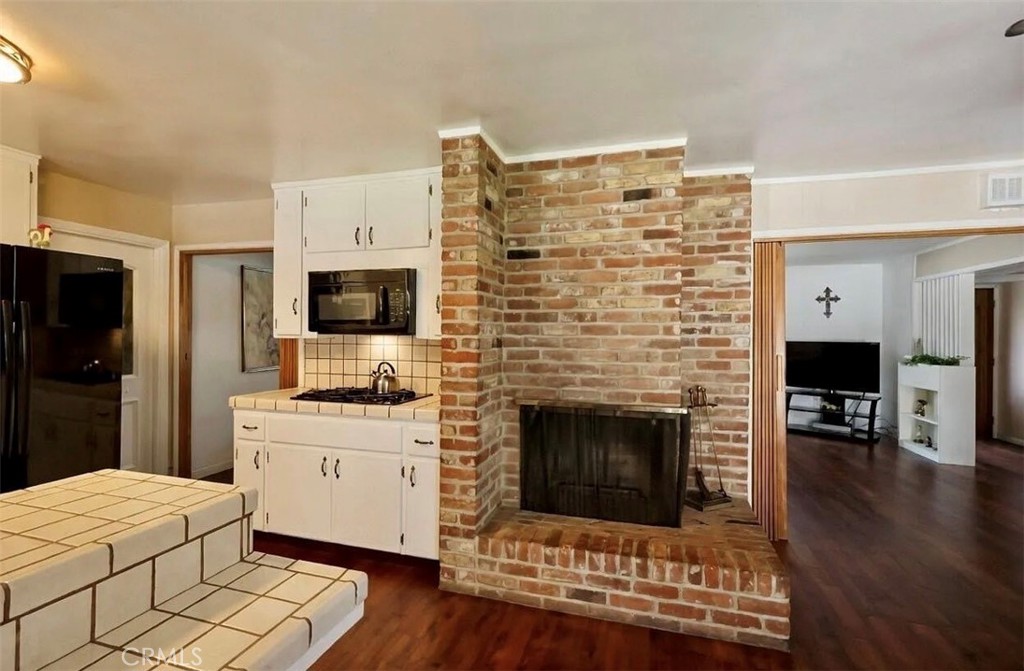 494 E Merritt Ave, Tulare, CA 93274