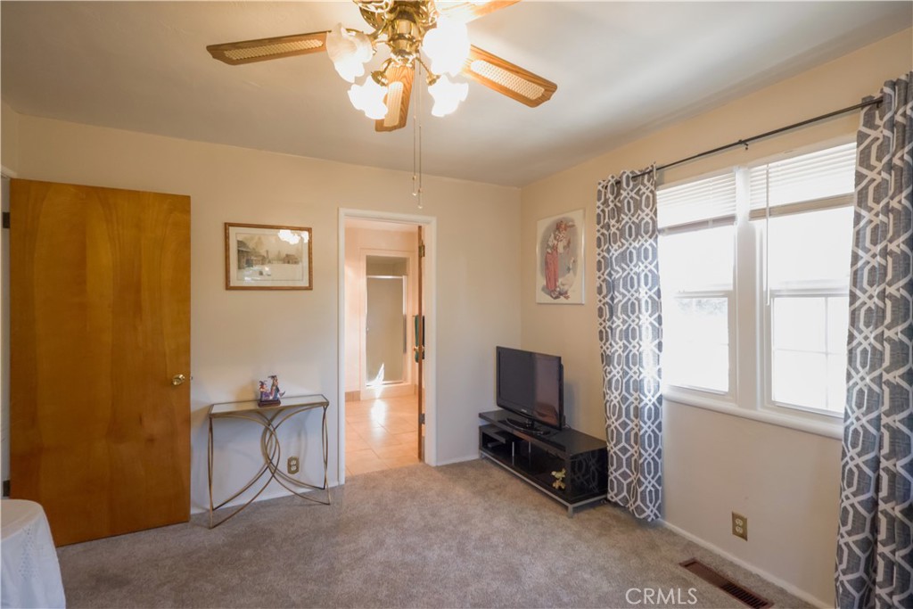 494 E Merritt Ave, Tulare, CA 93274