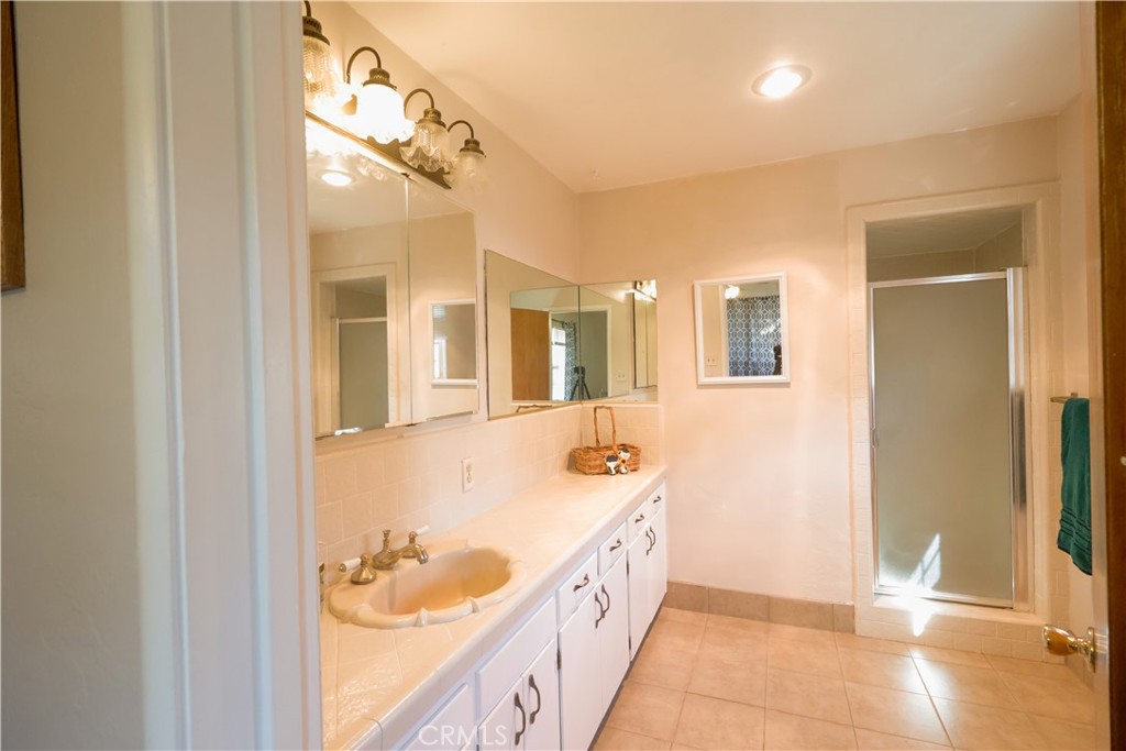 494 E Merritt Ave, Tulare, CA 93274