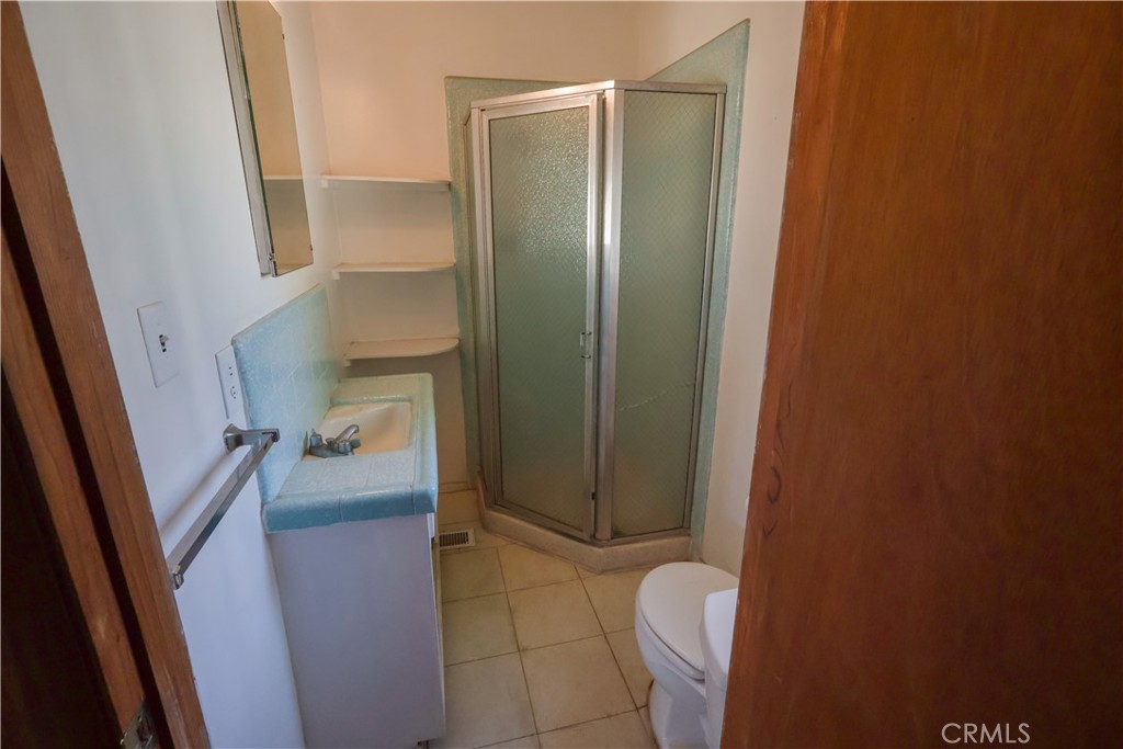 494 E Merritt Ave, Tulare, CA 93274