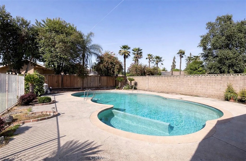 494 E Merritt Ave, Tulare, CA 93274