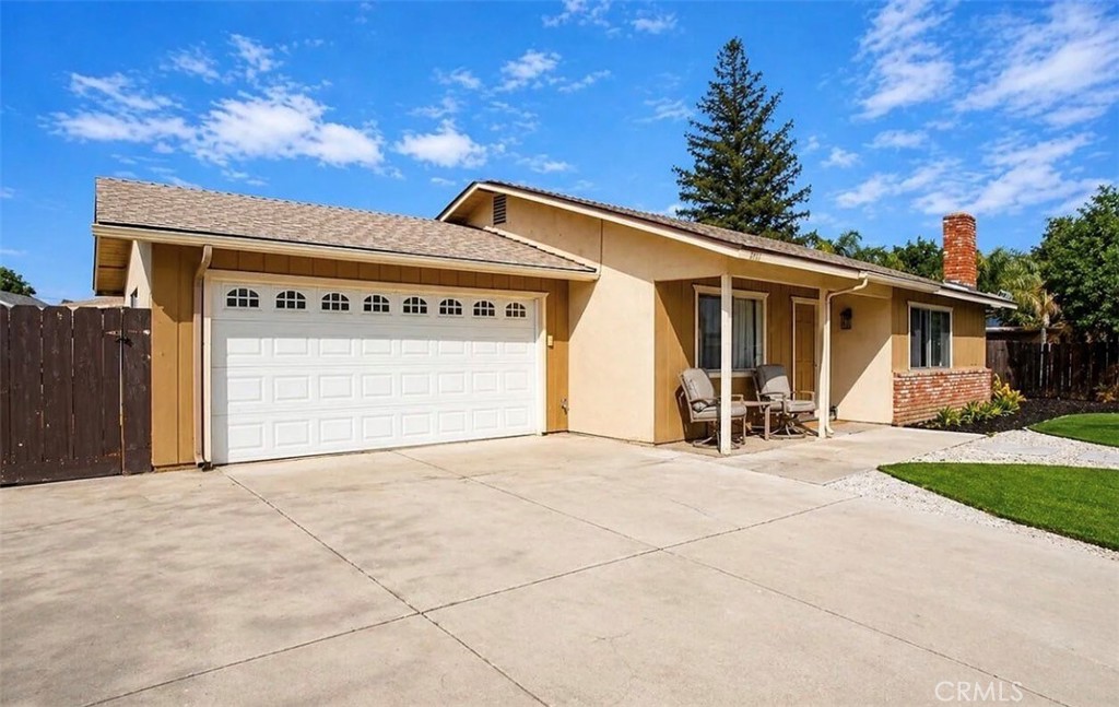 1431 E Boyer Dr, Tulare, CA 93274