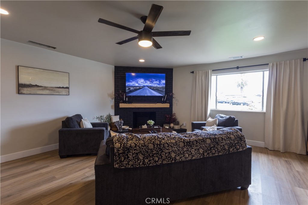 1431 E Boyer Dr, Tulare, CA 93274