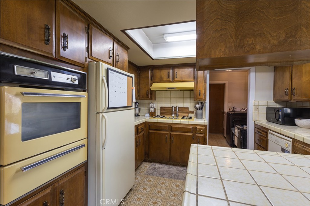 1431 E Boyer Dr, Tulare, CA 93274