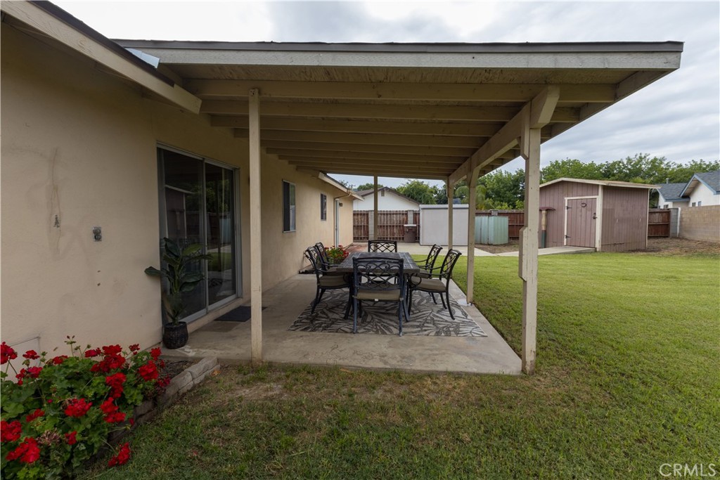 1431 E Boyer Dr, Tulare, CA 93274