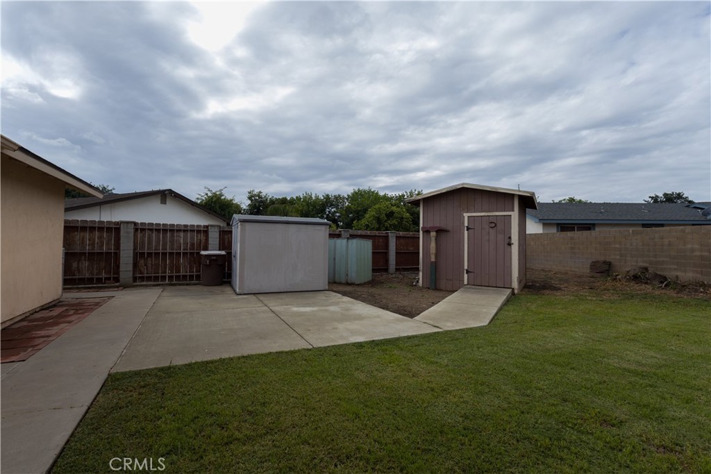 1431 E Boyer Dr, Tulare, CA 93274