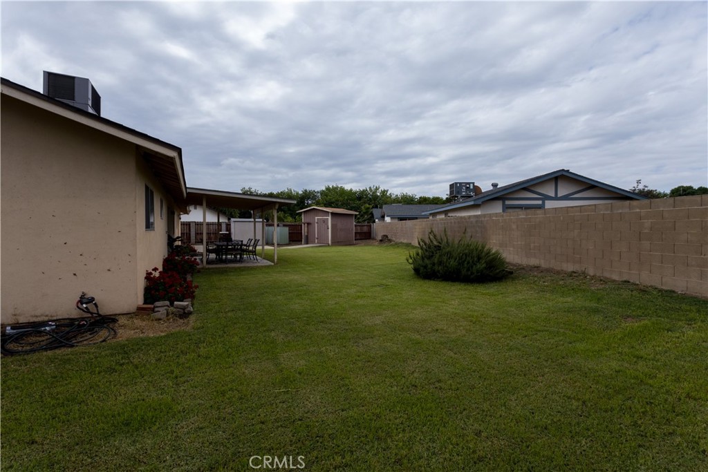 1431 E Boyer Dr, Tulare, CA 93274