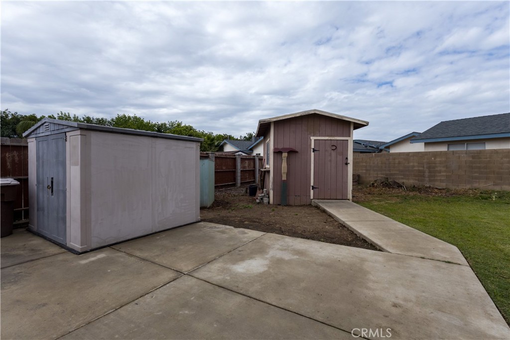 1431 E Boyer Dr, Tulare, CA 93274