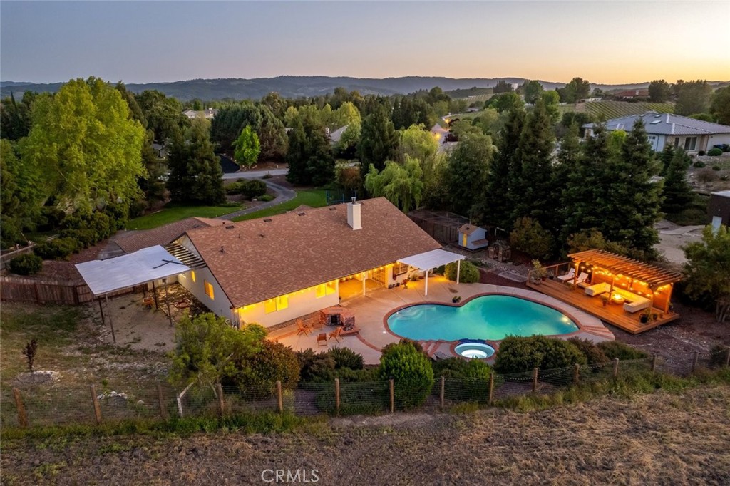 1590 Shiloh Pl, Templeton, CA 93465