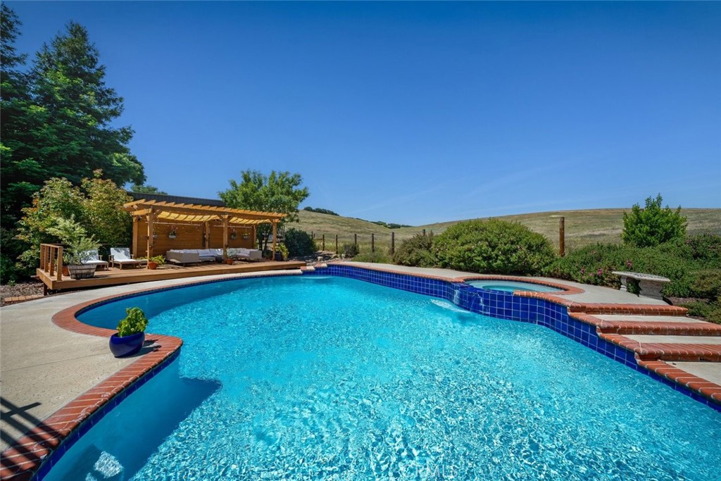 1590 Shiloh Pl, Templeton, CA 93465