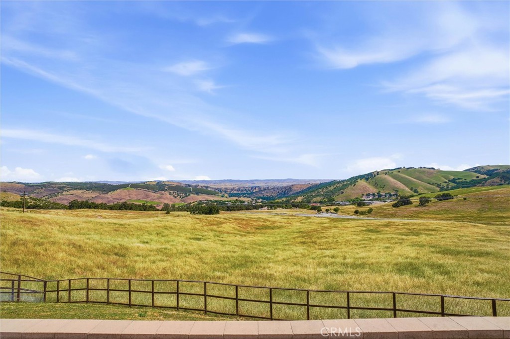3180 Lakeside Village, Paso Robles, CA 93446
