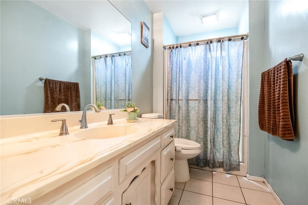 916 E Royal Ann, Tulare, CA 93274