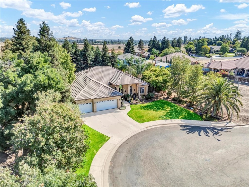 1189 E Fairhaven Ct, Porterville, CA 93257