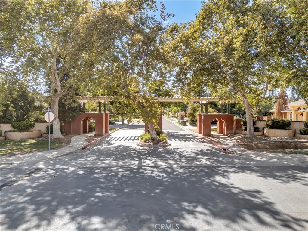 1189 E Fairhaven Ct, Porterville, CA 93257