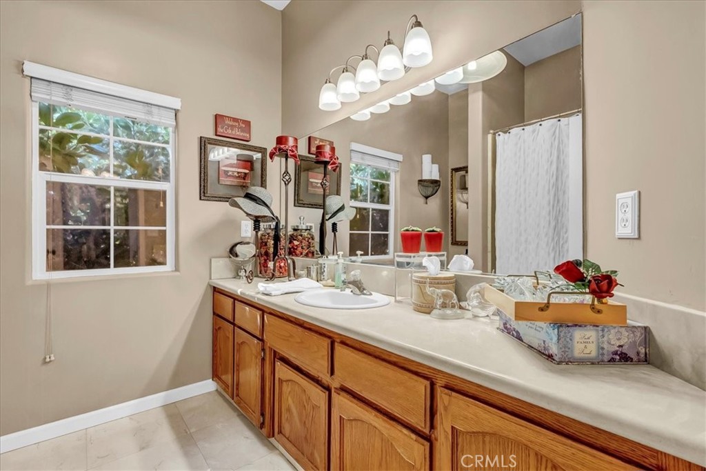 1189 E Fairhaven Ct, Porterville, CA 93257