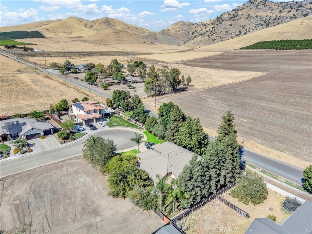 1189 E Fairhaven Ct, Porterville, CA 93257