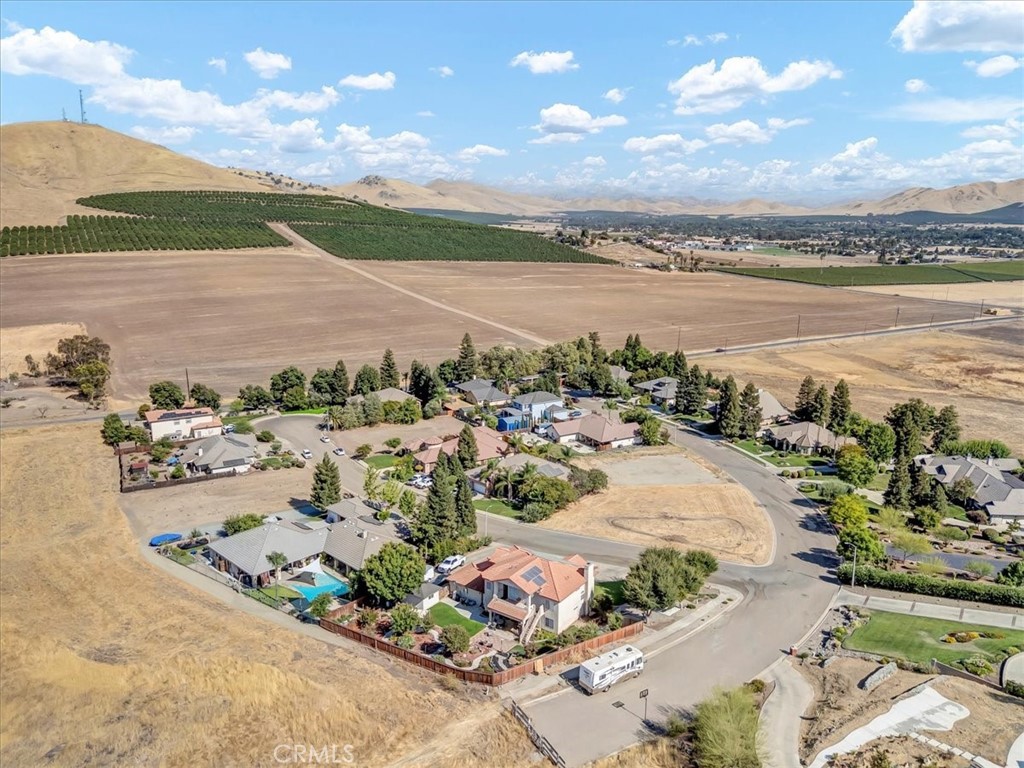 1189 E Fairhaven Ct, Porterville, CA 93257